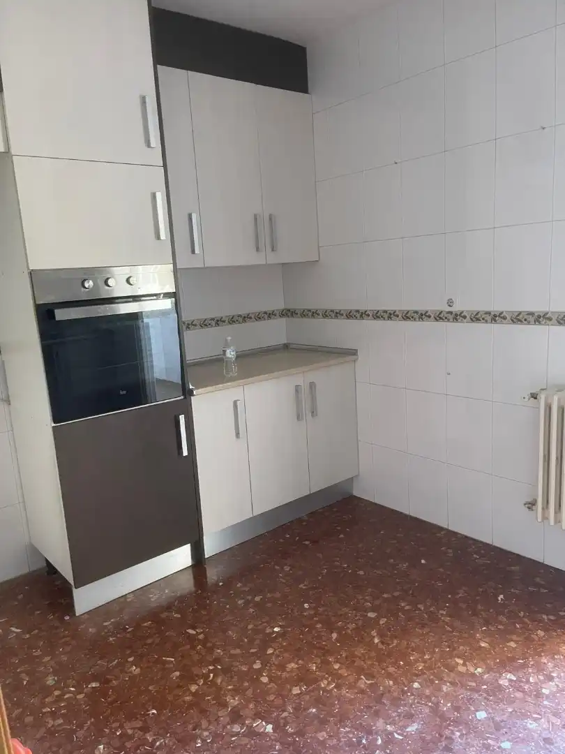Küche von Wohnung zur Miete in Granada mit Heizung, Ofen und Waschmaschine