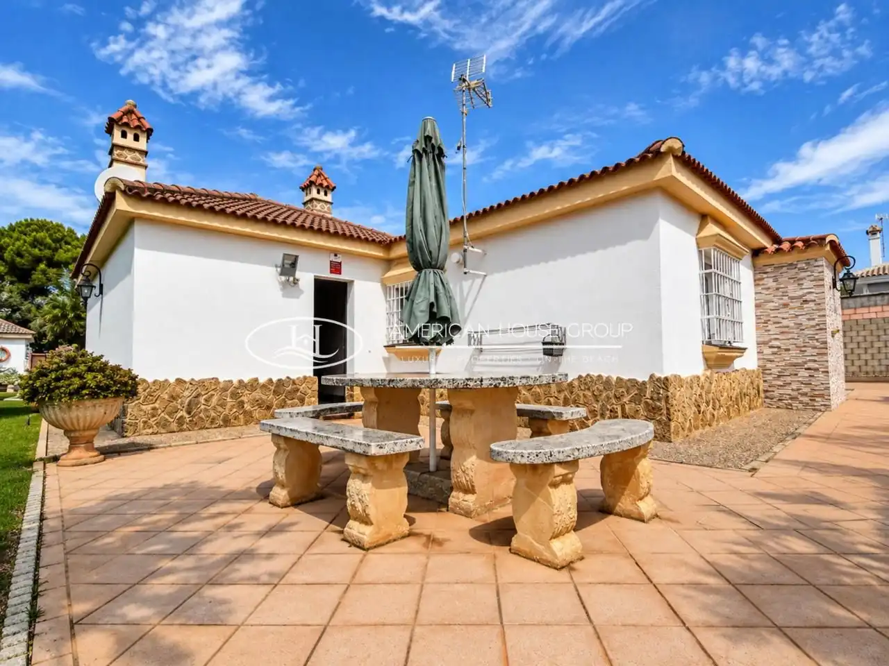 Terrassa de Casa o xalet en venda en Chiclana de la Frontera amb Aire condicionat, Jardí privat i Traster