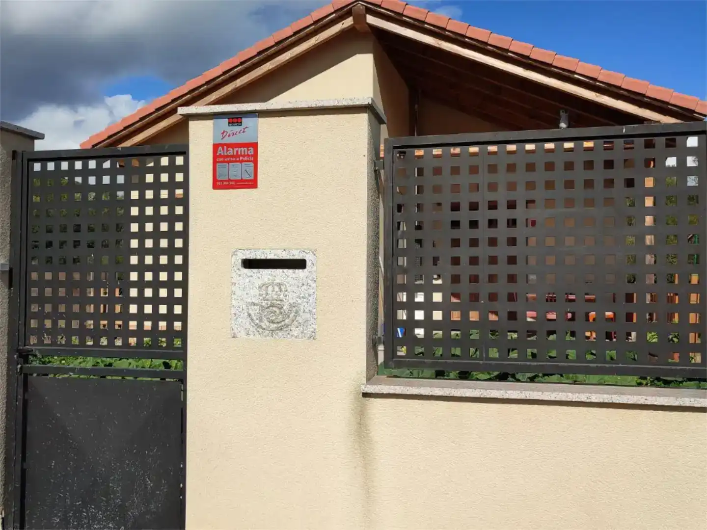 Vista exterior de Pis en venda en Cistierna amb Jardí privat, Parquet i Traster