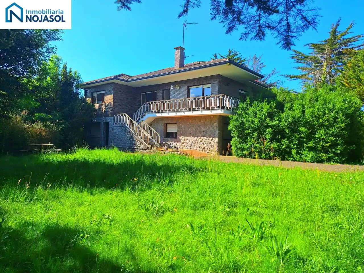 Vista exterior de Casa o xalet en venda en Noja amb Calefacció i Terrassa