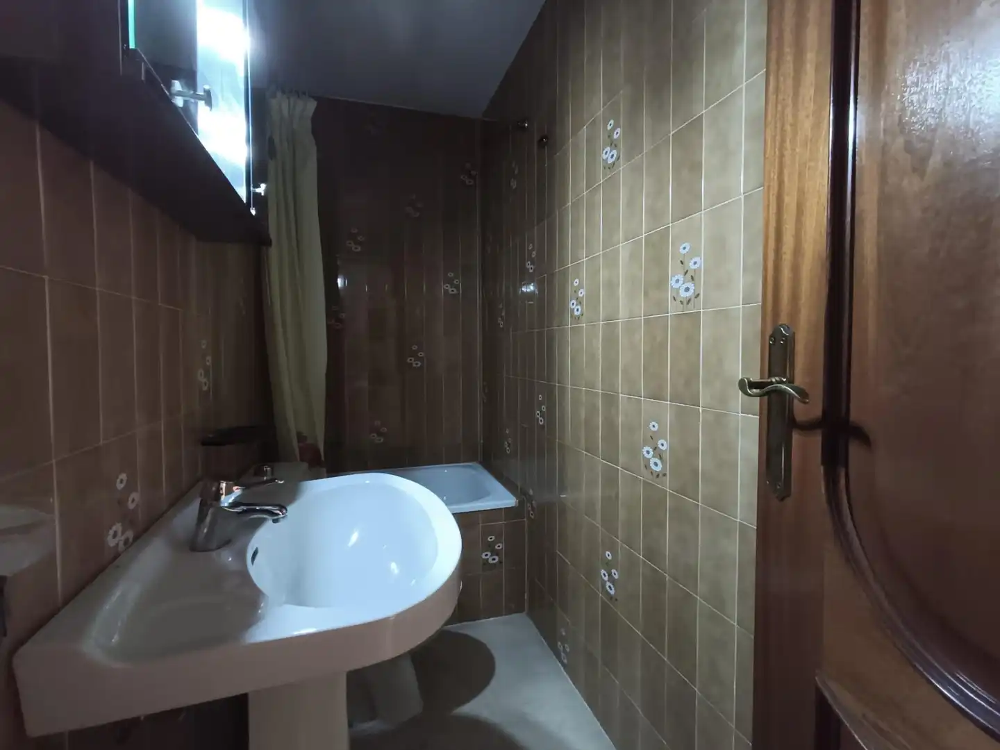 Bathroom of Flat for sale in Córdoba  with Air Conditioner, Terrace and Storage room