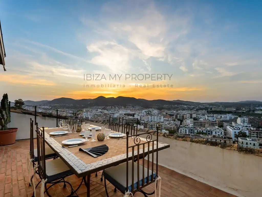 Vista exterior de Ático en venta en Eivissa con Aire acondicionado, Terraza y Amueblado