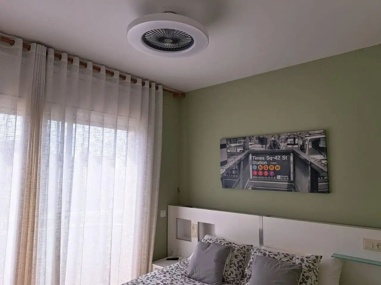 Schlafzimmer von Haus oder Chalet zur Miete in Vilanova i la Geltrú mit Klimaanlage, Heizung und Privatgarten