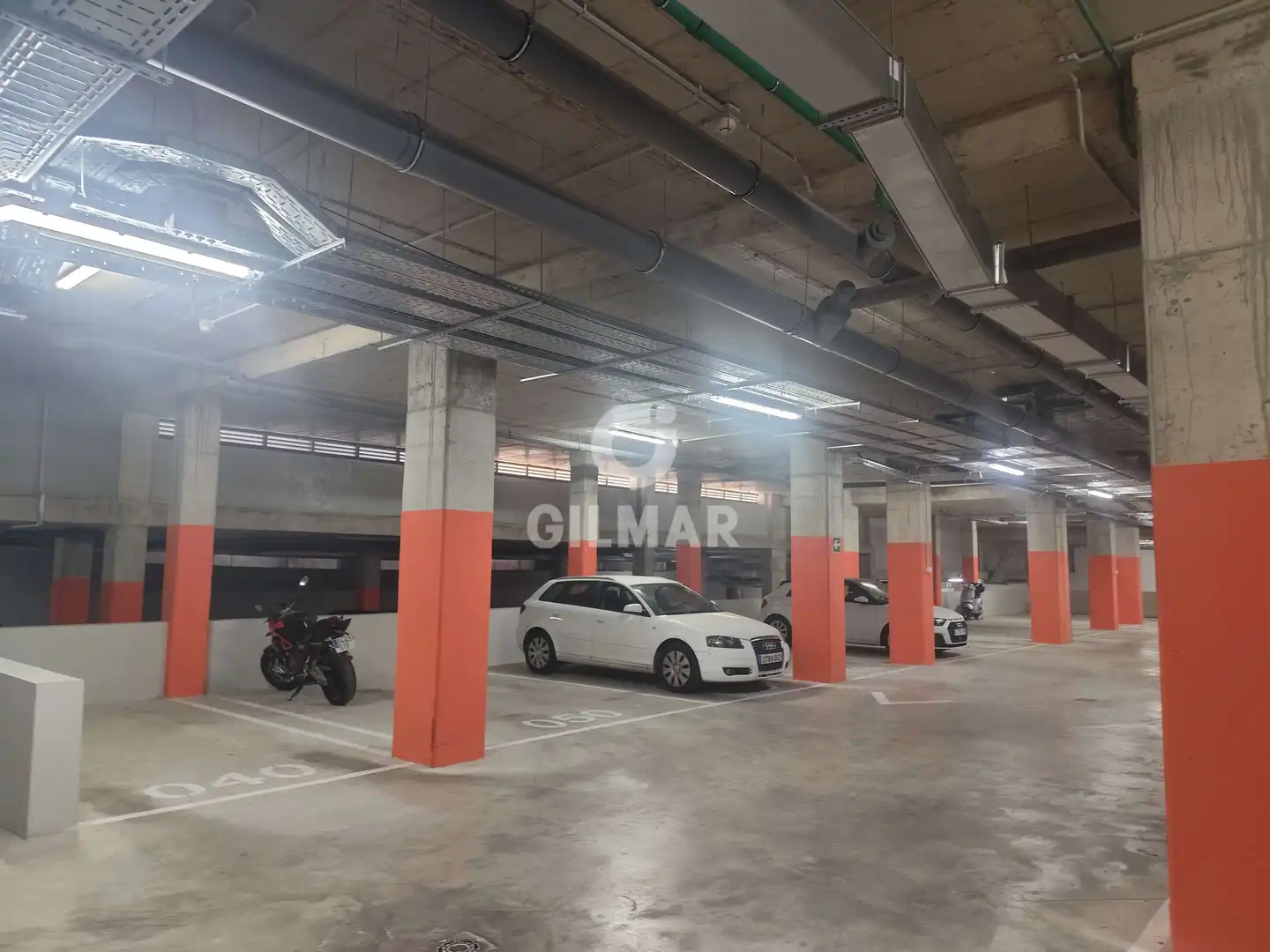 Parking de Piso de alquiler en Tomares con Calefacción, Jardín privado y Trastero
