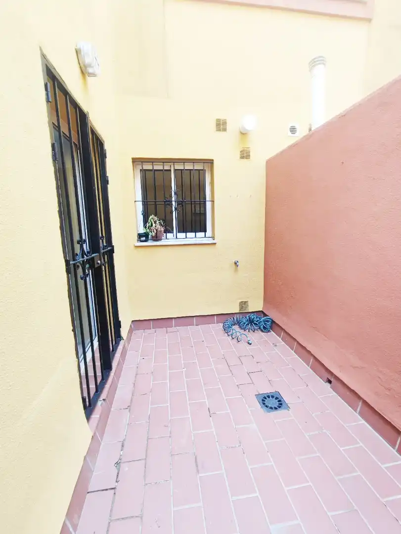 Terrassa de Casa adosada en venda en Los Barrios amb Alarma