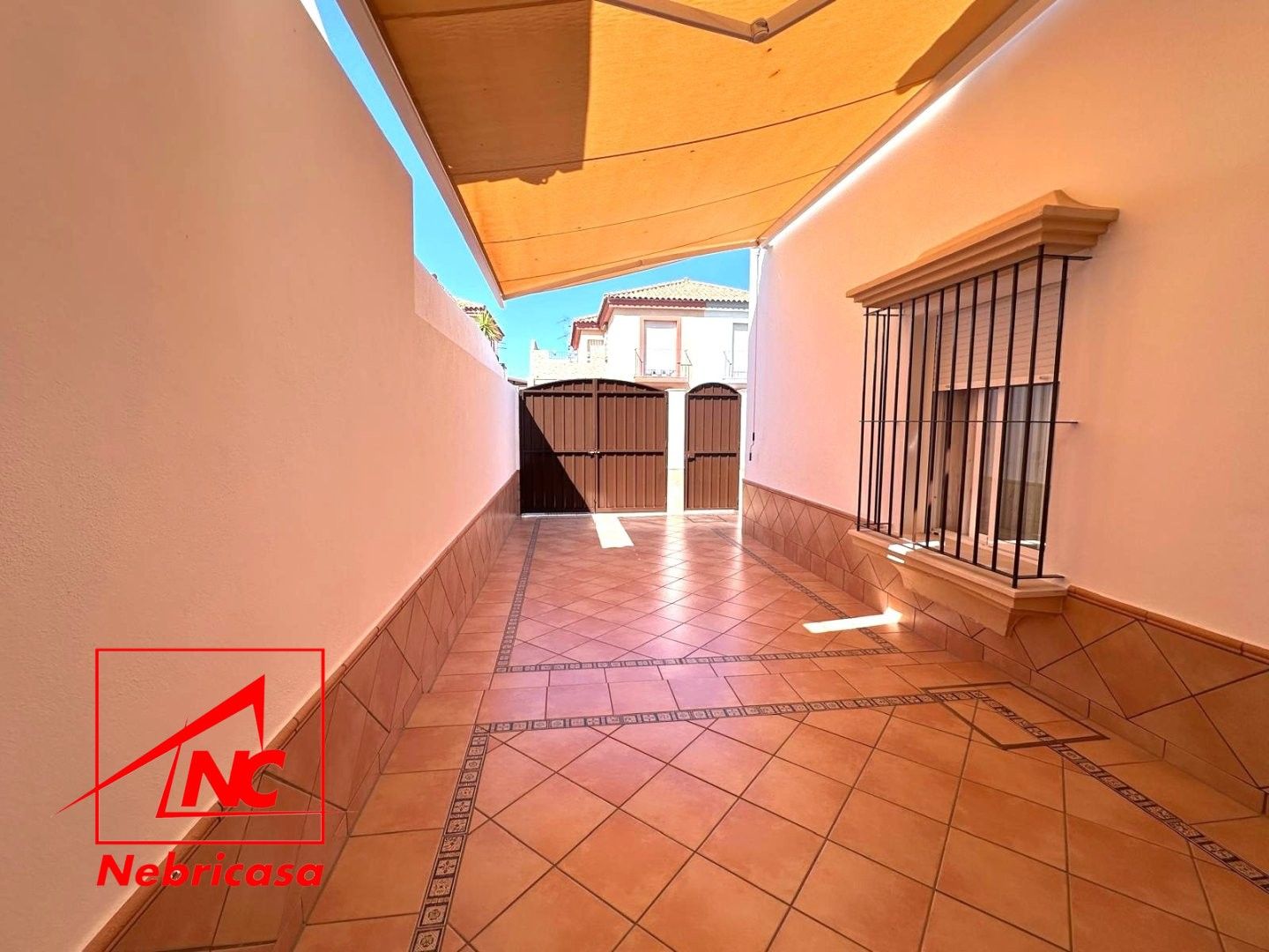 Exterior view of House or chalet for sale in Lebrija  with Air Conditioner