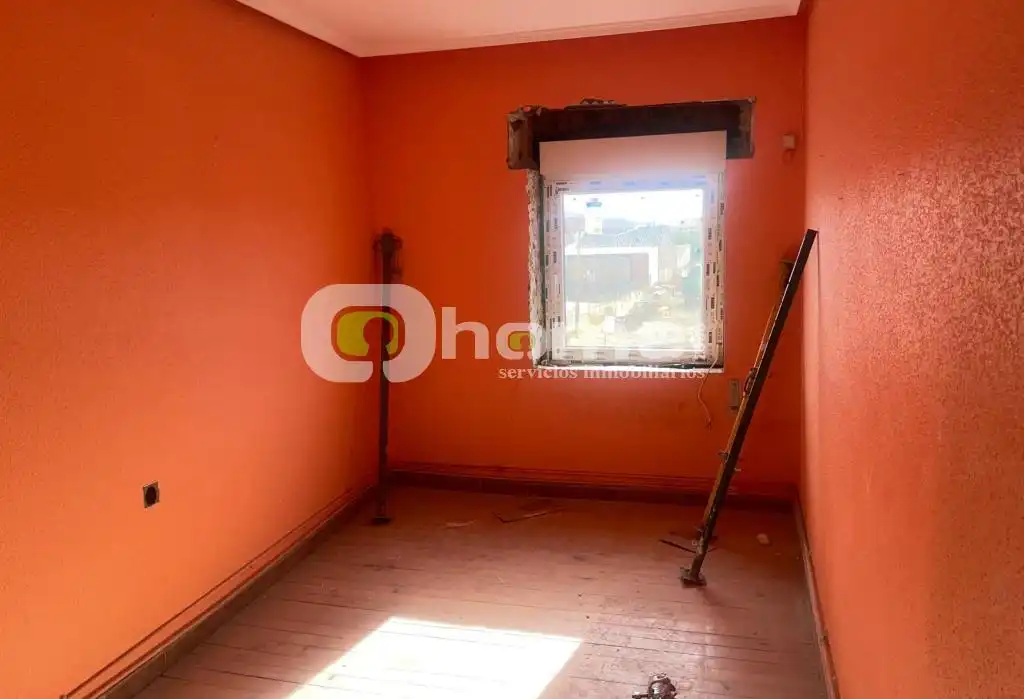 Habitación de Casa adosada en venta en San Cristóbal de Entreviñas