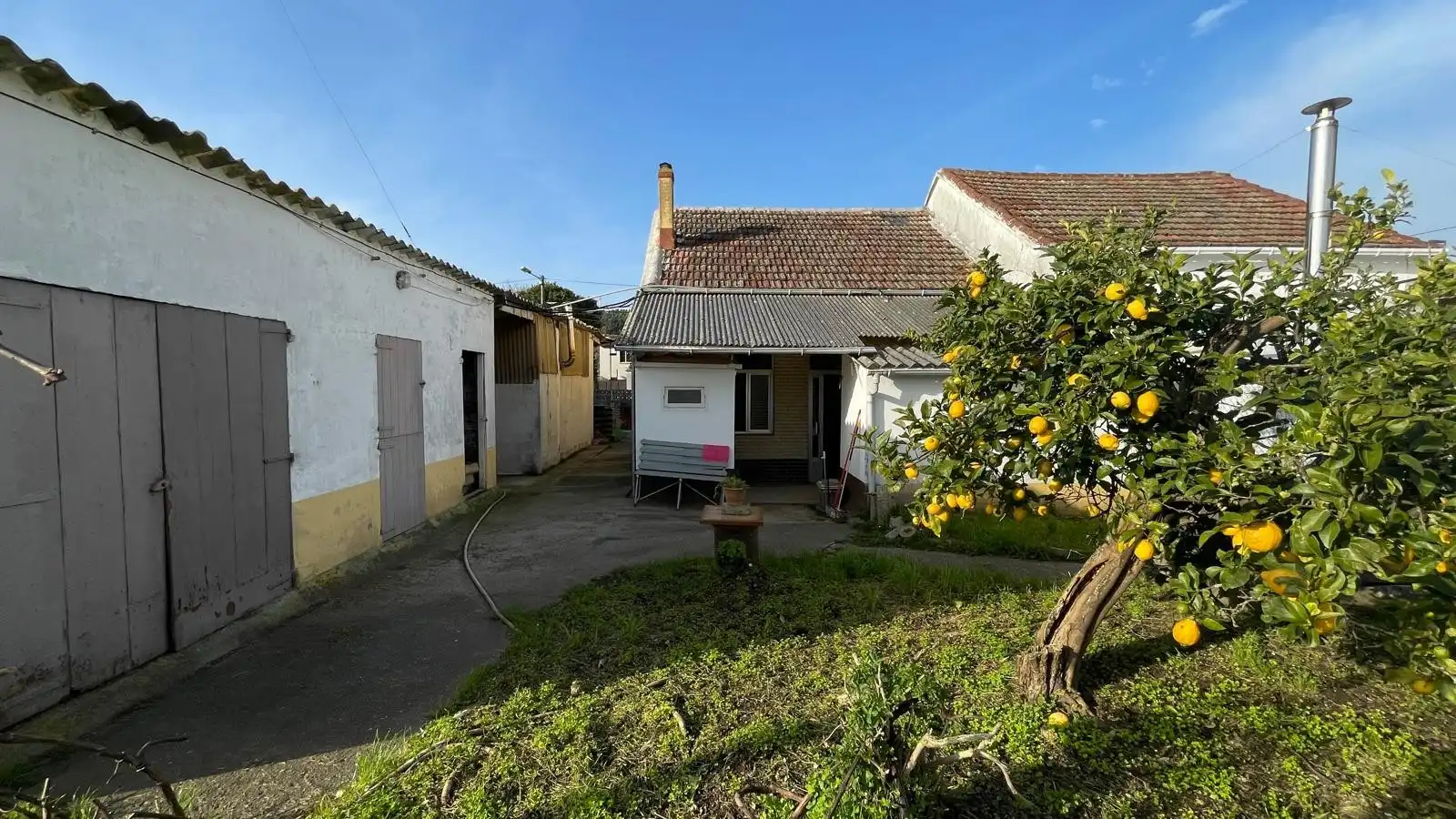 Vista exterior de Casa o xalet en venda en Narón amb Calefacció, Jardí privat i Traster