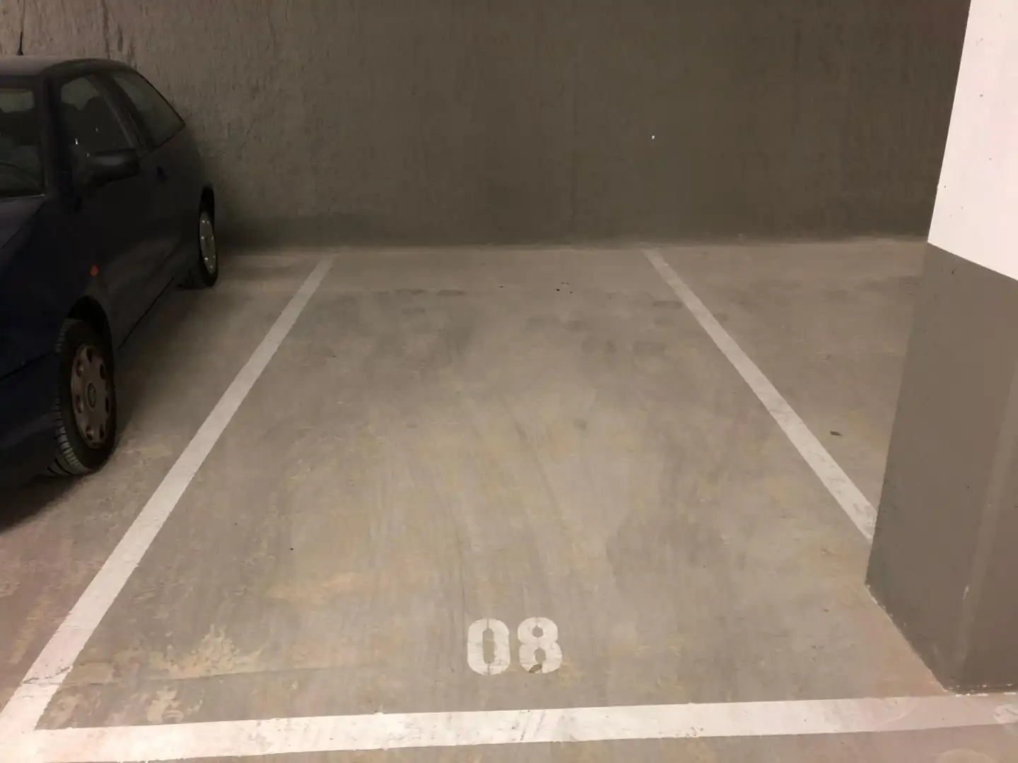Aparcament de Pis en venda en L'Hospitalet de Llobregat amb Aire condicionat, Calefacció i Jardí privat