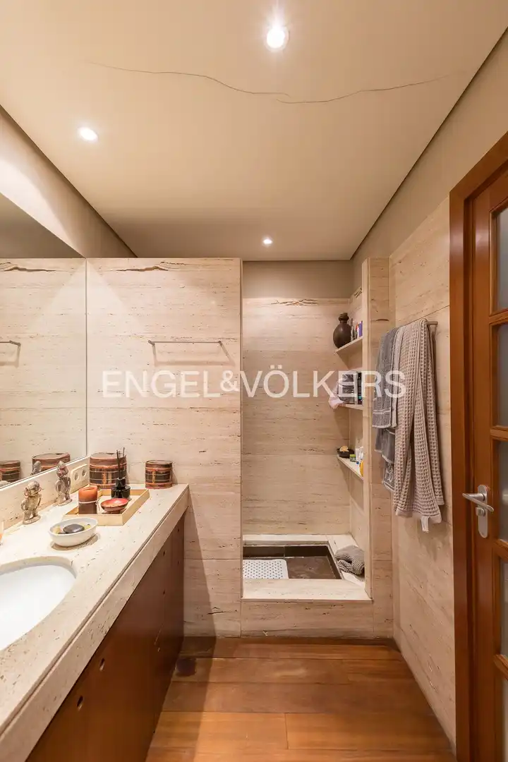 Bathroom of Flat for sale in Madrid  with Air Conditioner, Heating and Private garden