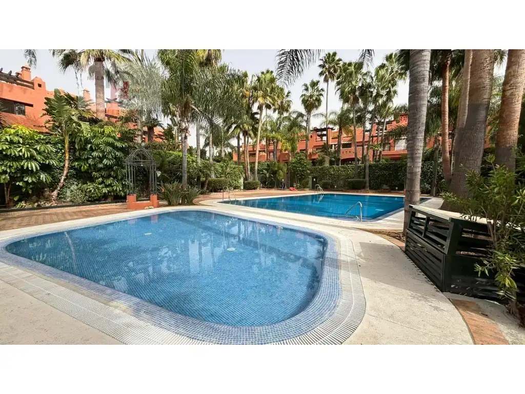 Casa adosada en venta en Lomas de Marbella Club