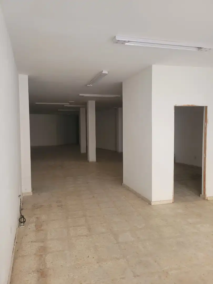 Local comercial de lloguer a Calle Santo Domingo 7, imagen 2