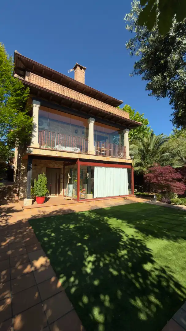 Vista exterior de Casa o xalet en venda en Manzanares El Real amb Aire condicionat, Calefacció i Jardí privat