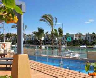 Piscina de Apartament de lloguer en Sotogrande amb Aire condicionat, Calefacció i Terrassa