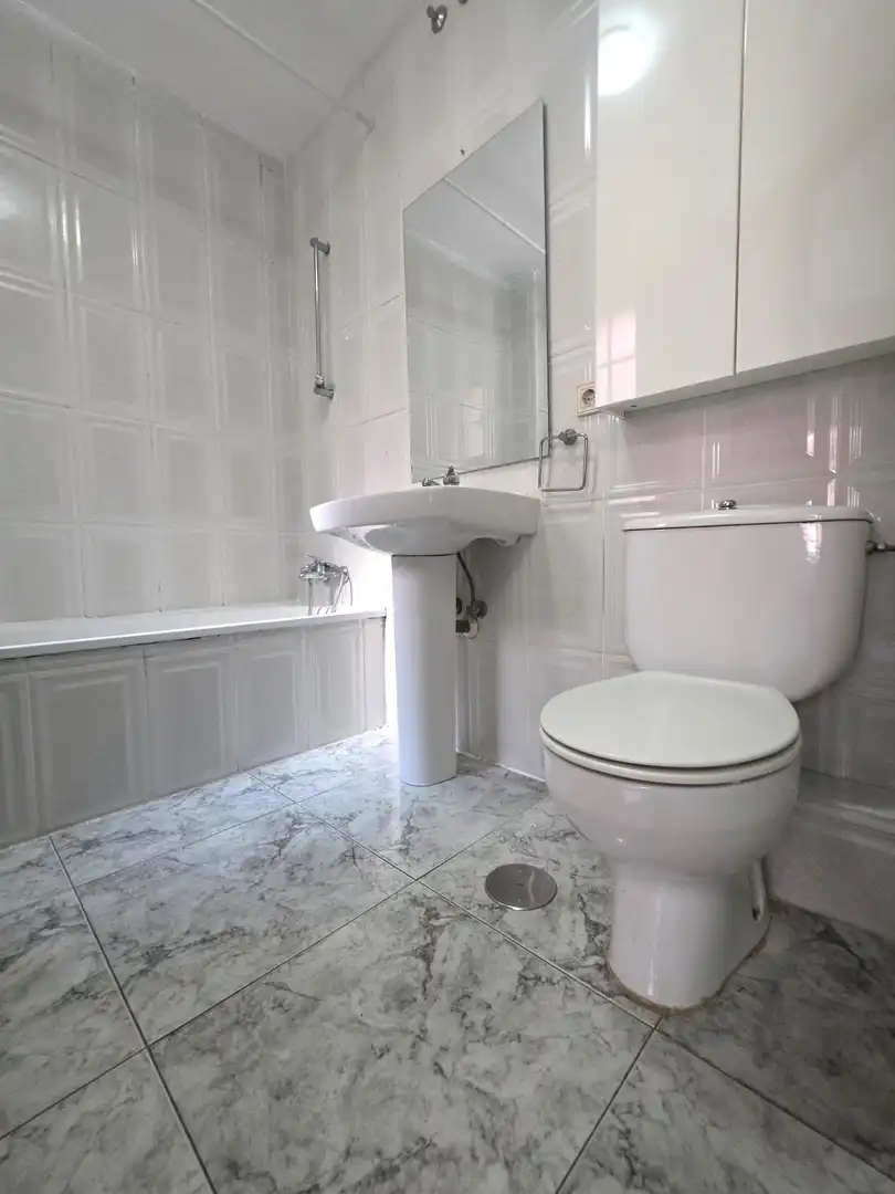 Bathroom of Flat for sale in Valdemoro  with Air Conditioner and Heating