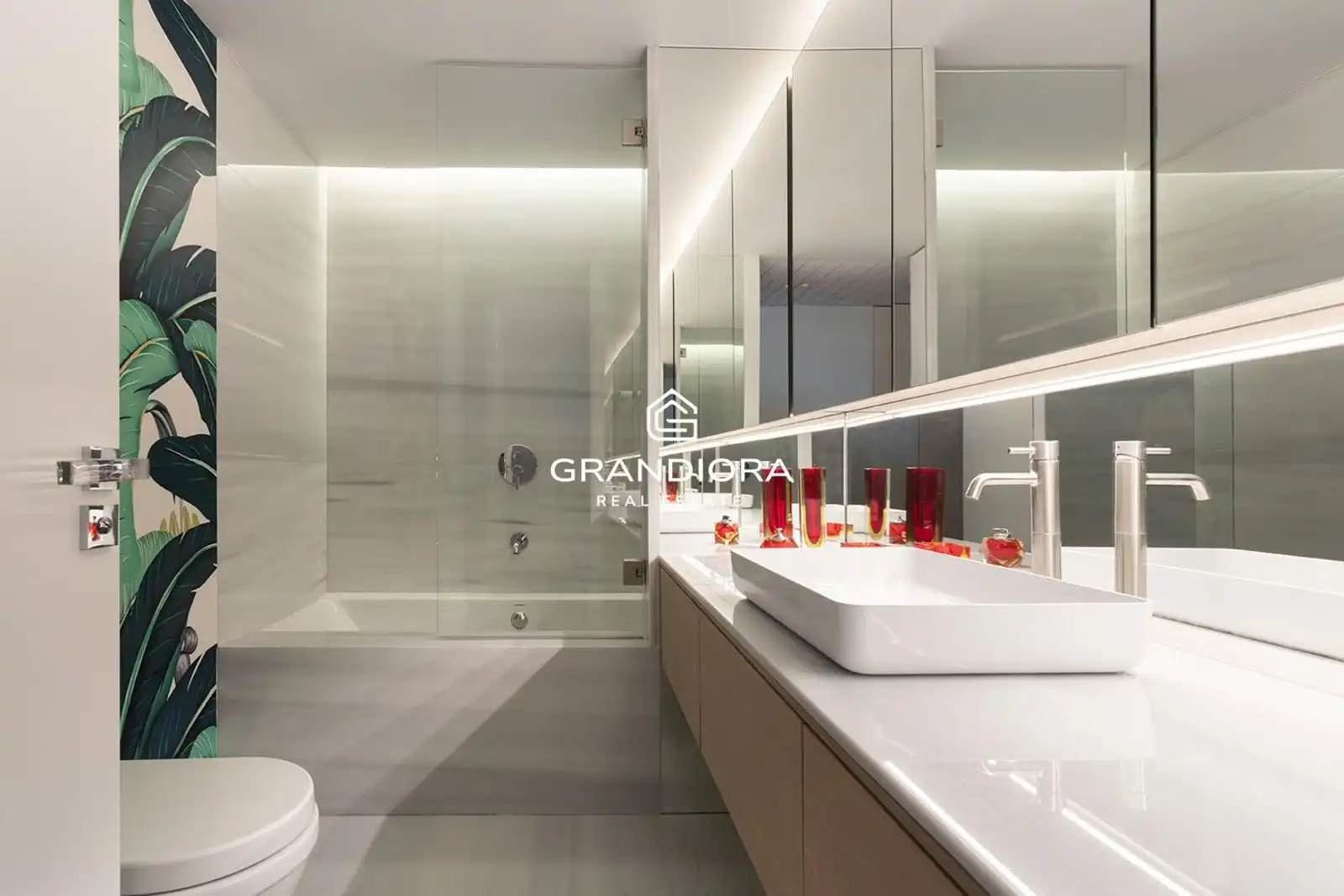 Baño de Ático en venta en Barcelona con Terraza, Amueblado y Alarma