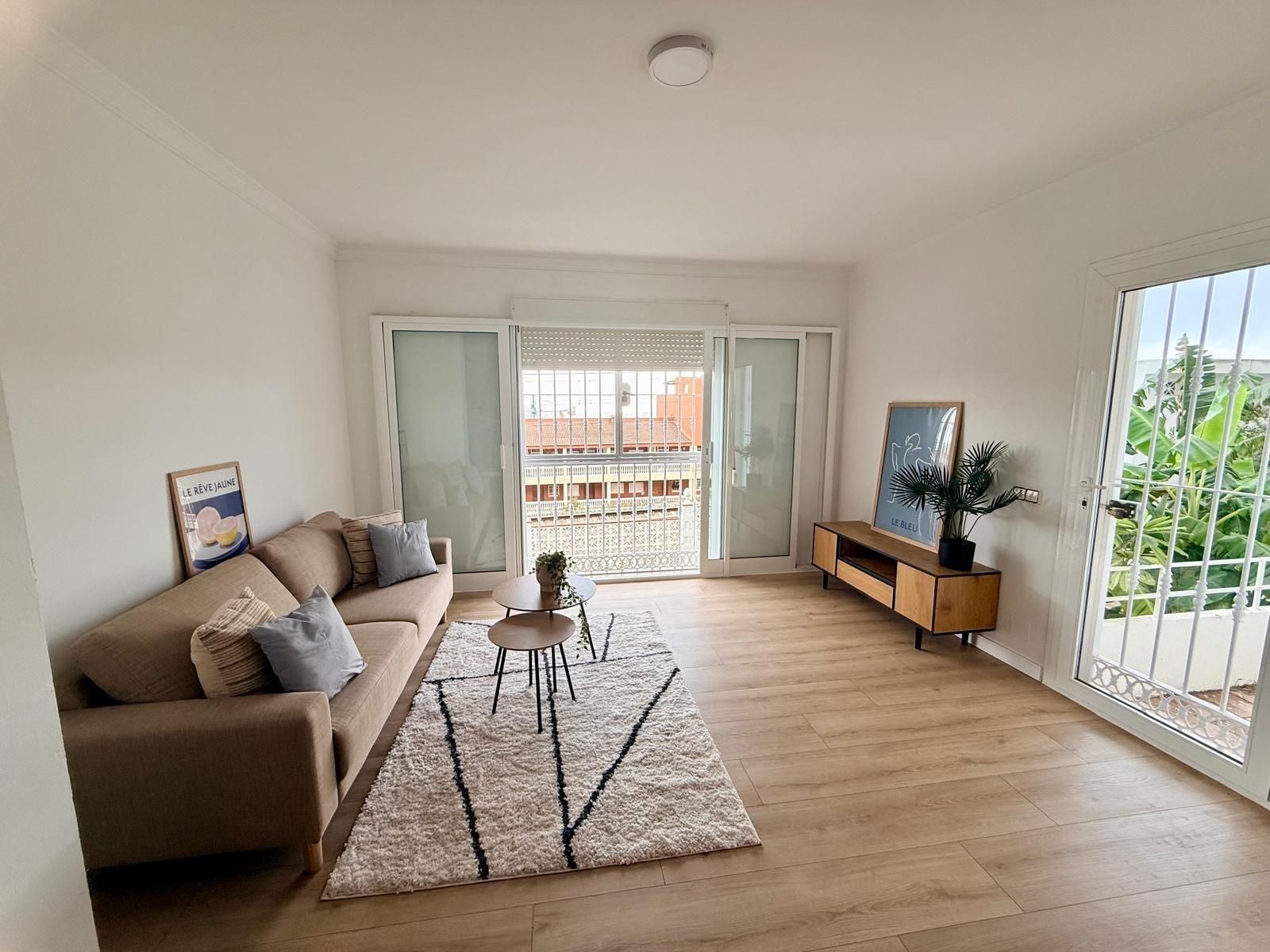 Sala d'estar de Pis en venda en Torremolinos amb Jardí privat, Terrassa i Piscina comunitària