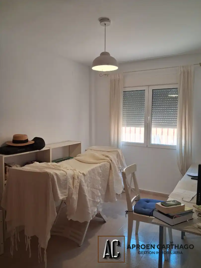 Dormitori de Casa adosada en venda en Los Alcázares amb Calefacció, Jardí privat i Moblat