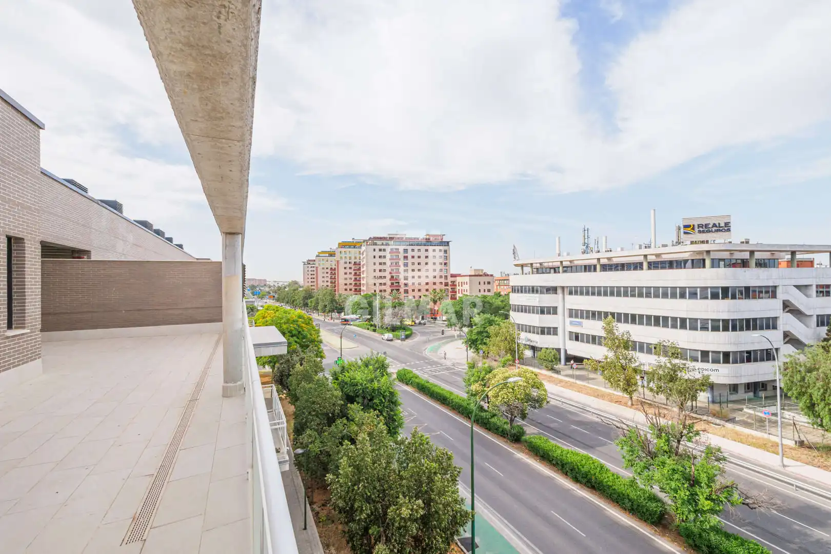 Vista exterior de Ático en venta en Sevilla con Calefacción, Jardín privado y Piscina