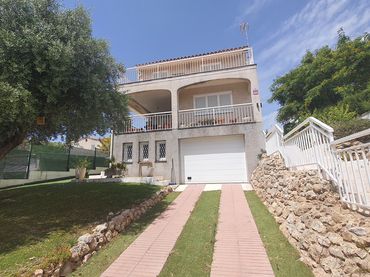 Detached house with balcony for sale in Tercera Avinguda