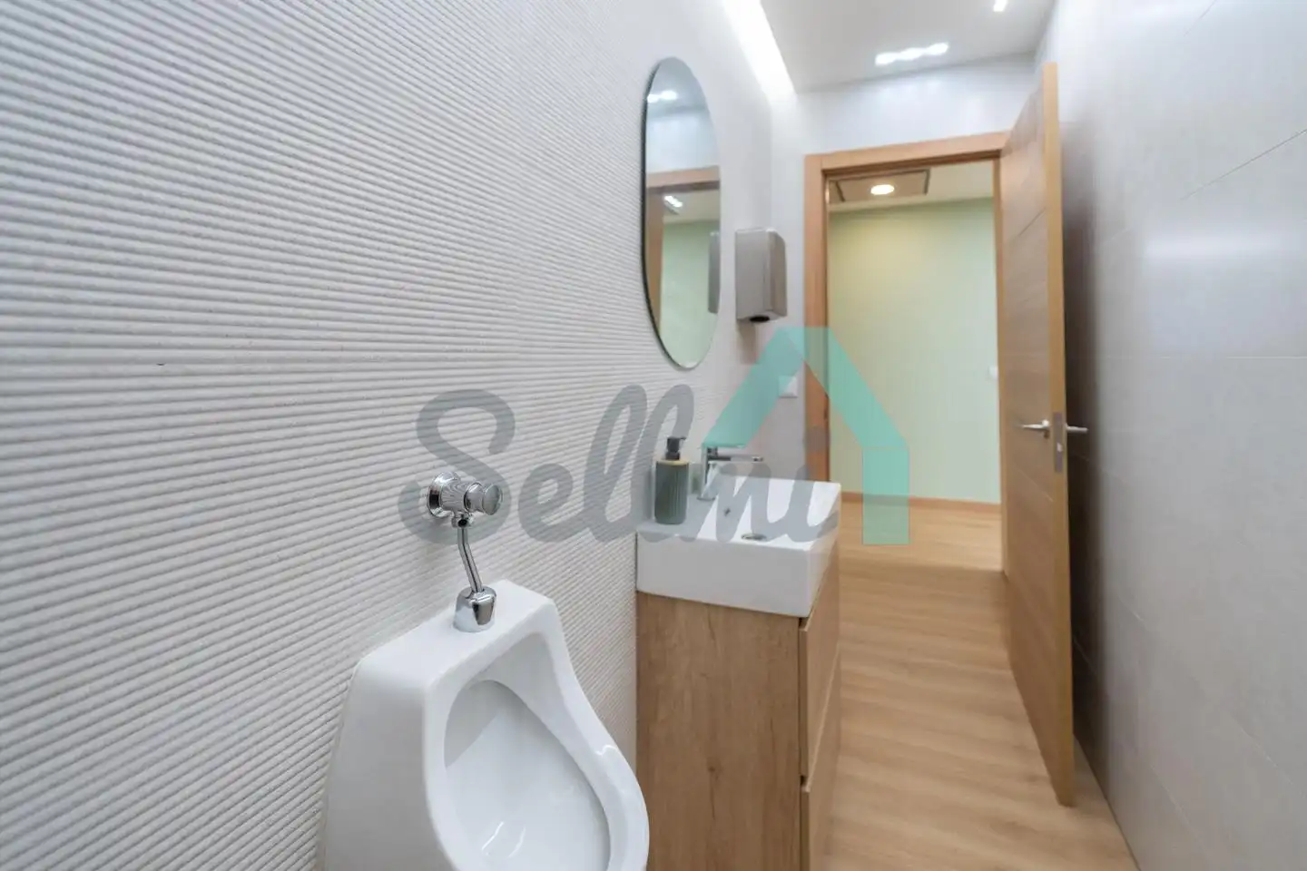 Office for rent in Ribera de Arriba  with Air Conditioner and Furnished