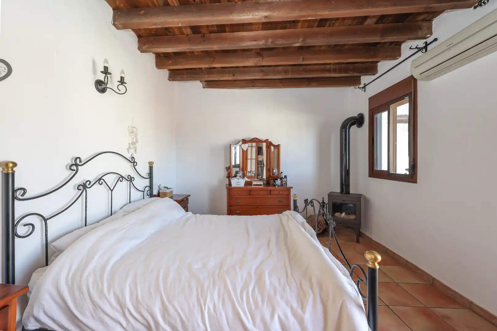 Habitación de Casa adosada en venta en Guaro con Aire acondicionado