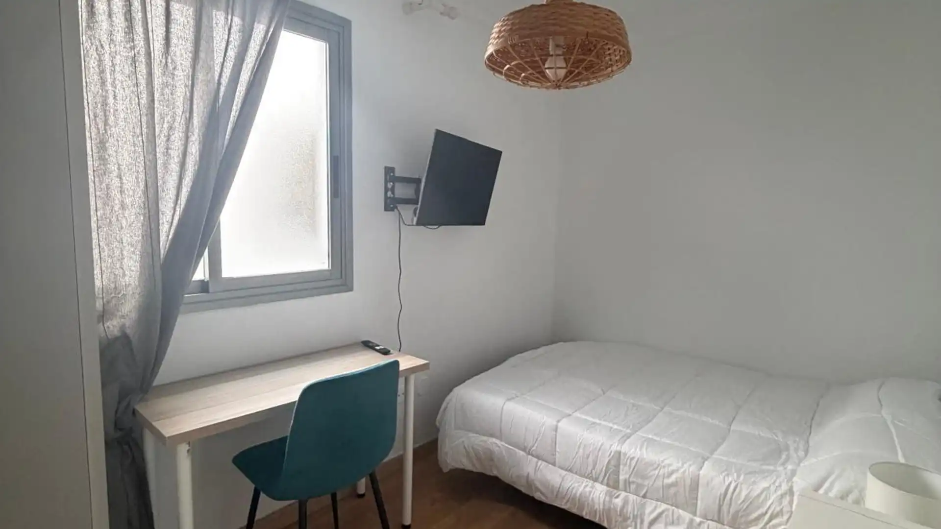 Bedroom of Flat for share in San Cristóbal de la Laguna  with Parquet flooring and Furnished