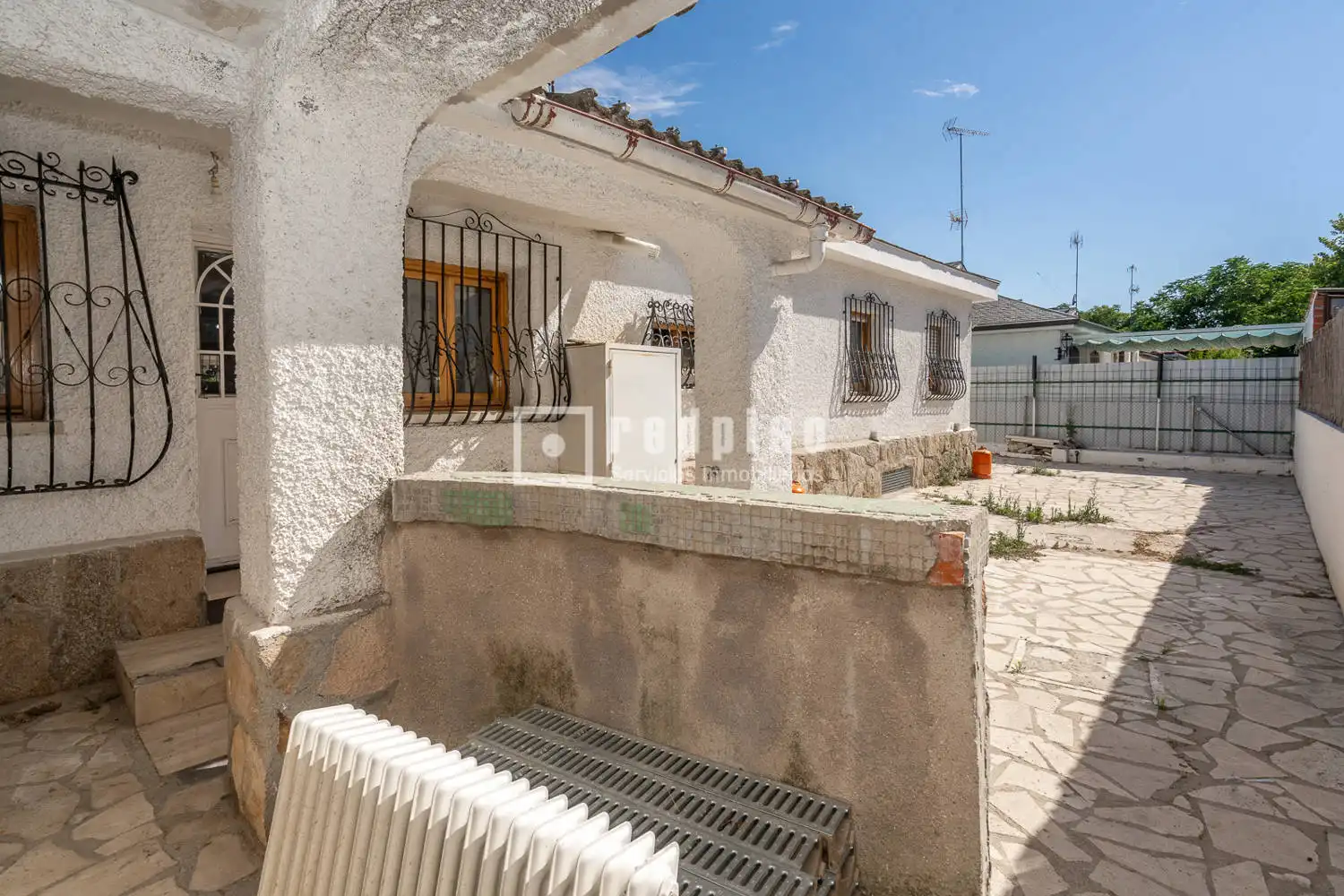 Vista exterior de Casa o xalet en venda en Arroyomolinos (Madrid) amb Aire condicionat i Calefacció