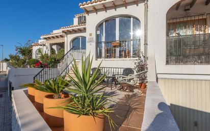 Exterior view of Single-family semi-detached for sale in L'Alfàs del Pi  with Terrace, Balcony and Community pool