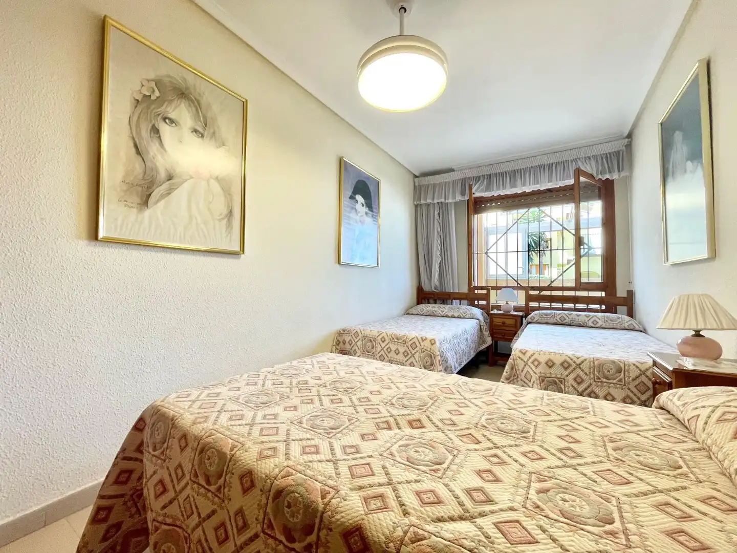 Schlafzimmer von Erdgeschoss zur Miete in Torrevieja mit Klimaanlage, Heizung und Terrasse