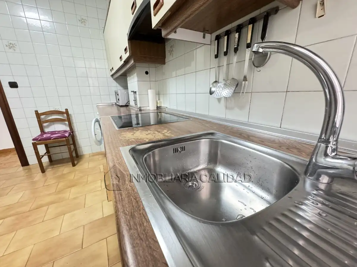 Cuina de Pis de lloguer en Burgos amb Calefacció i Moblat