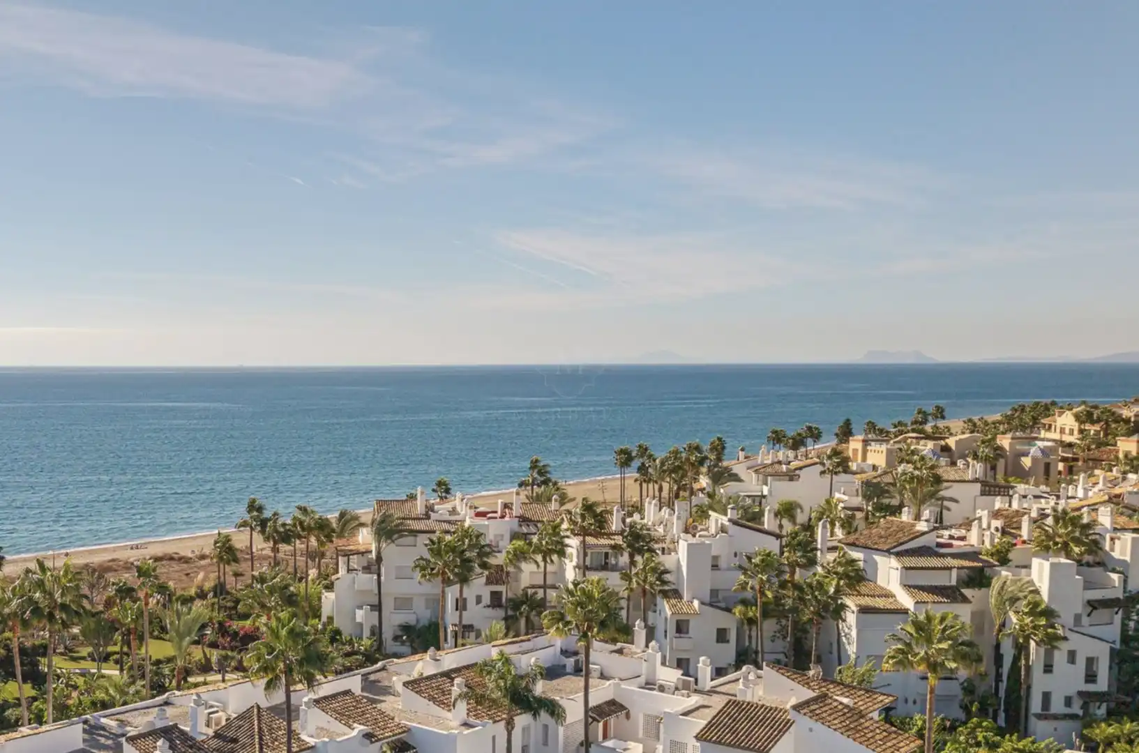 Außenansicht von Erdgeschoss zur Miete in Estepona mit Klimaanlage, Terrasse und Schwimmbad