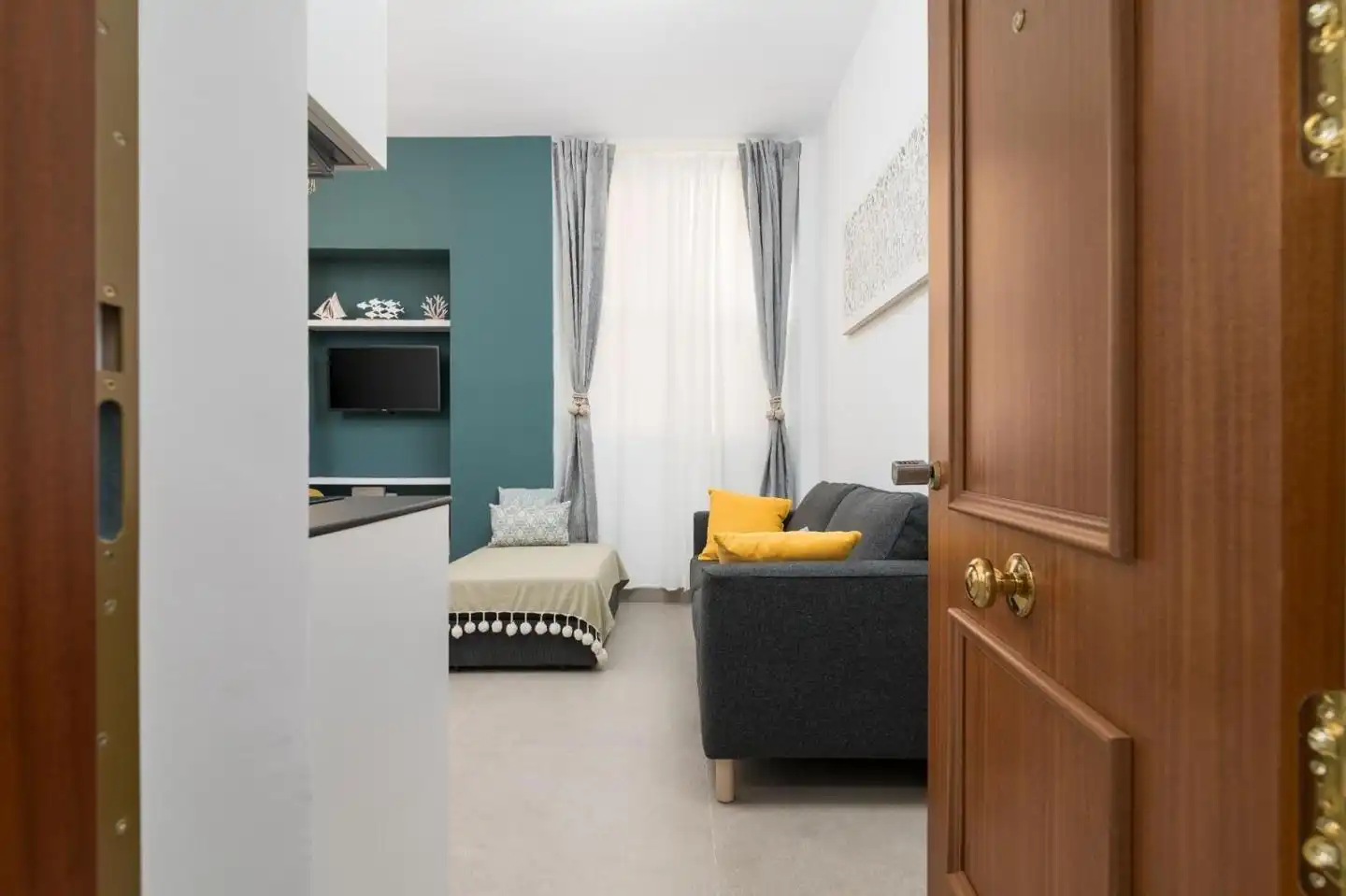 Flat for rent in Calle Carretería, La Goleta - San Felipe Neri