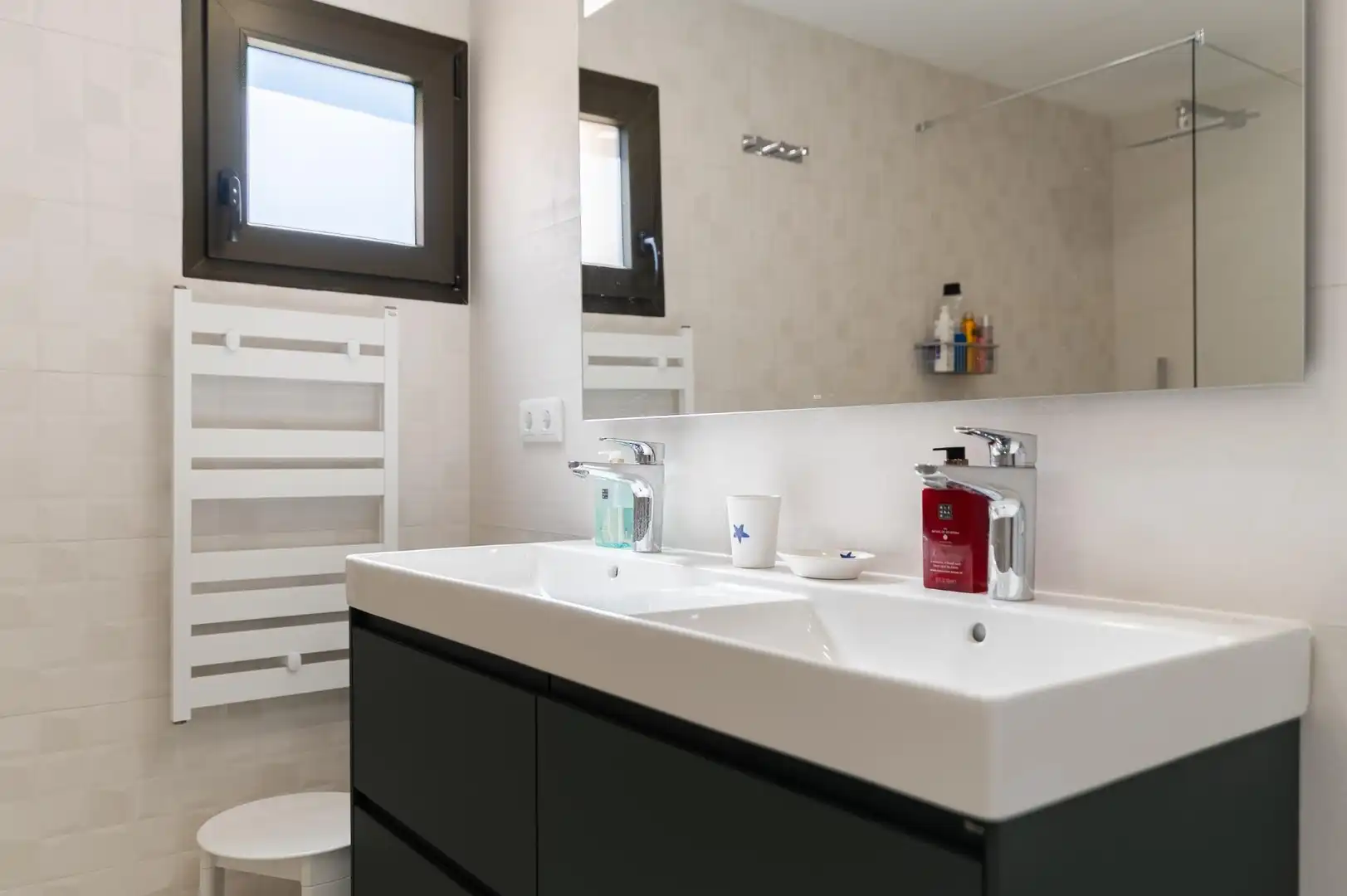Badezimmer von Wohnungen zum Verkauf in Benicasim / Benicàssim mit Klimaanlage, Heizung und Privatgarten