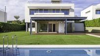 Vista exterior de Casa o xalet en venda en Sant Vicenç de Montalt amb Aire condicionat, Terrassa i Piscina