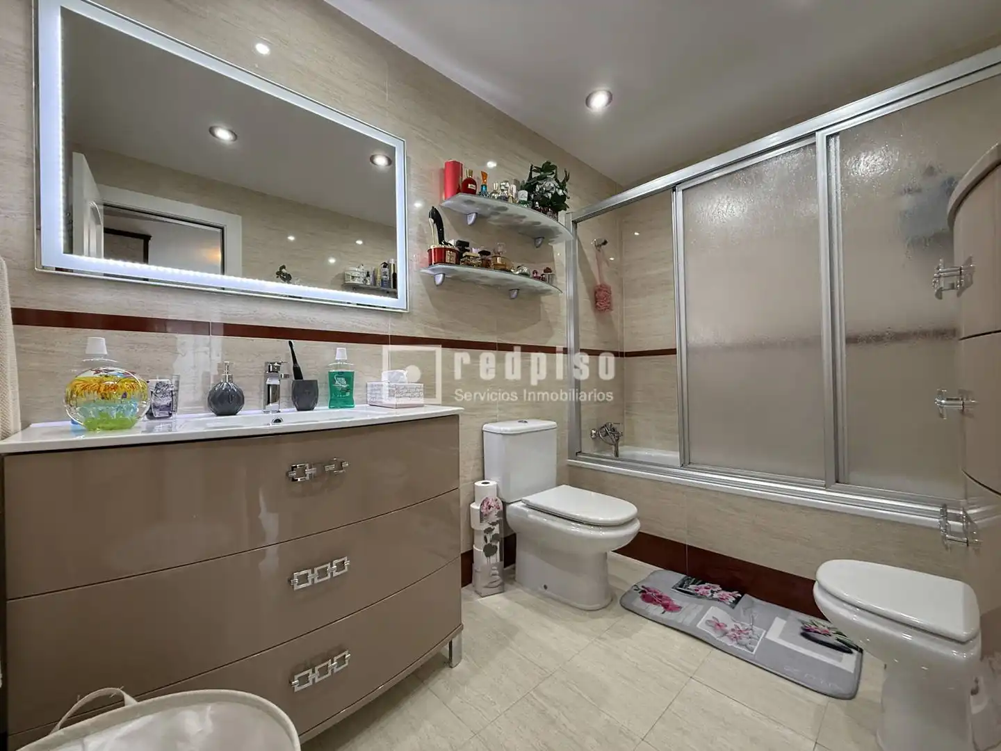 Baño de Piso en venta en Málaga con Aire acondicionado, Calefacción y Jardín privado