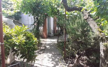 Jardí de Casa o xalet en venda en Arroyo de la Encomienda amb Calefacció, Terrassa i Traster