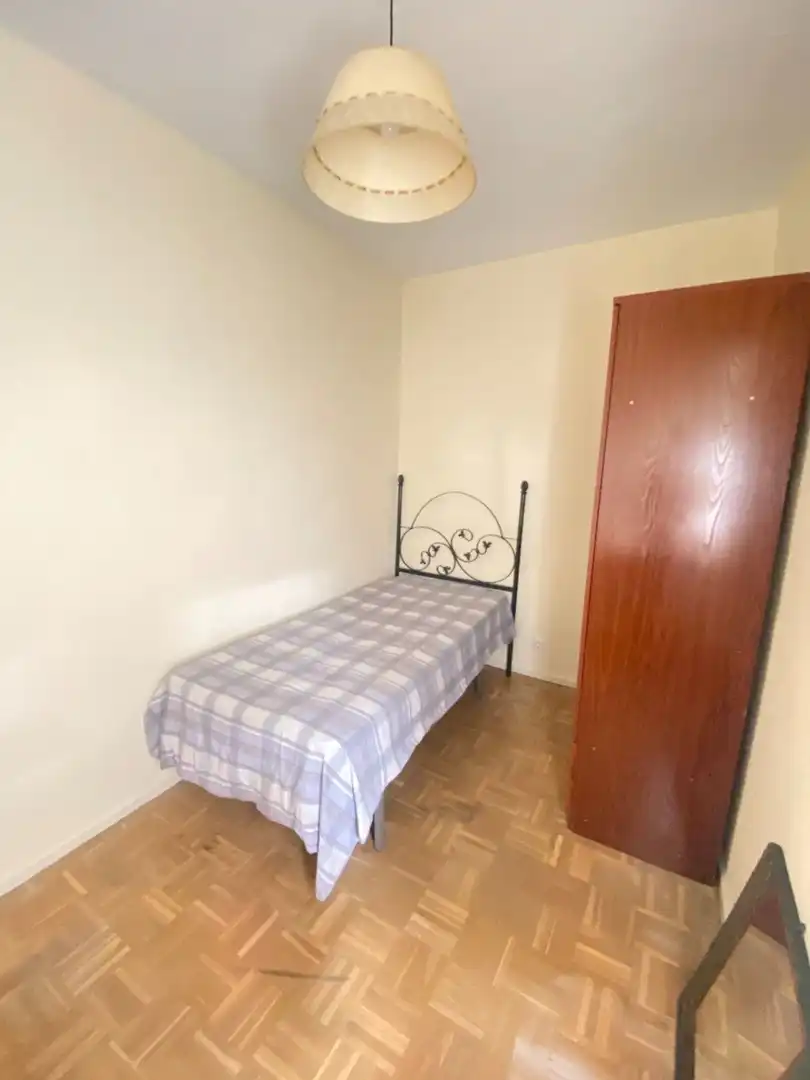 Bedroom of Flat for rent in Madrid  with Air Conditioner, Heating and Private garden