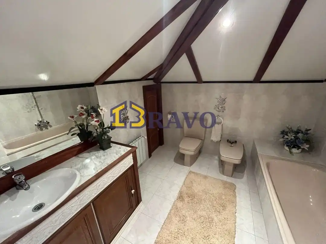 Baño de Casa o chalet en venta en Valle de Mena con Calefacción, Jardín privado y Terraza