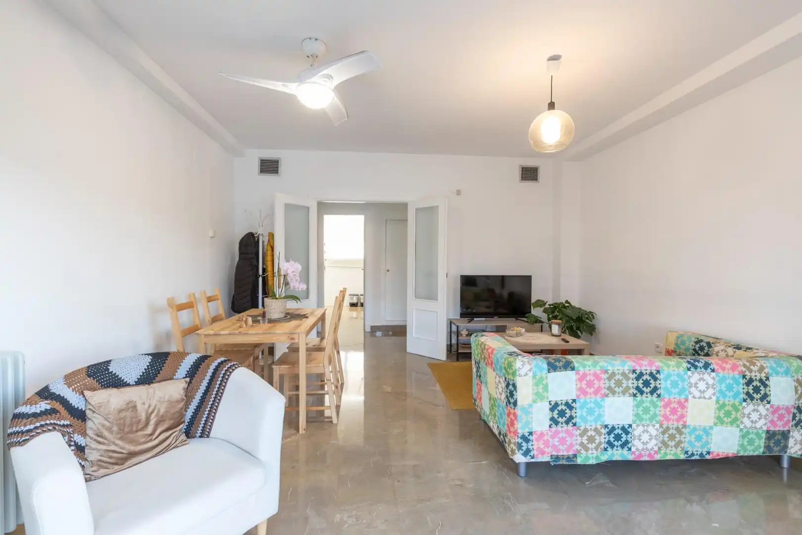 Living room of Flat for sale in Granada  with Balcony and Community pool