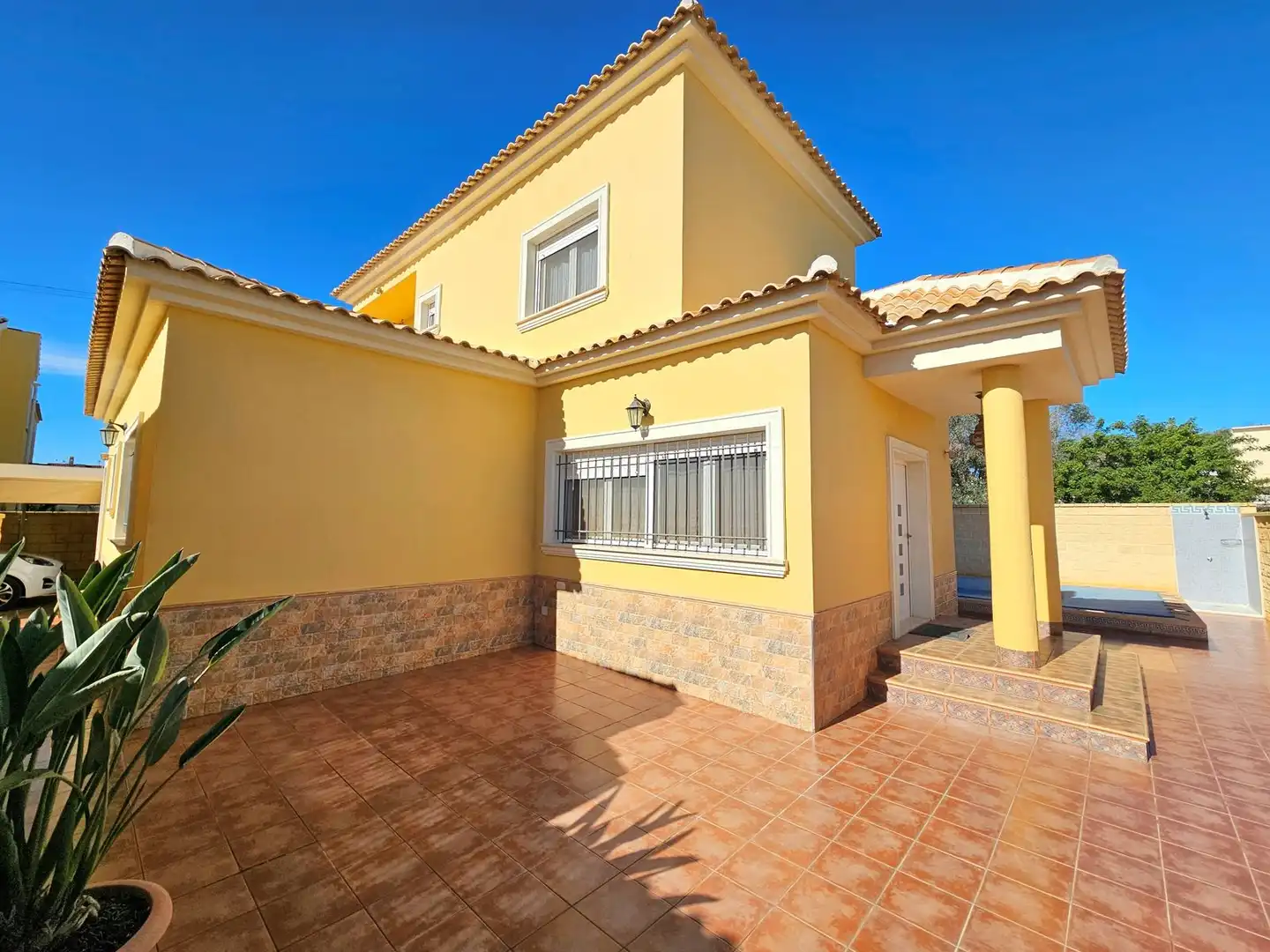 Vista exterior de Casa o chalet en venta en Torrevieja con Jardín privado, Terraza y Piscina