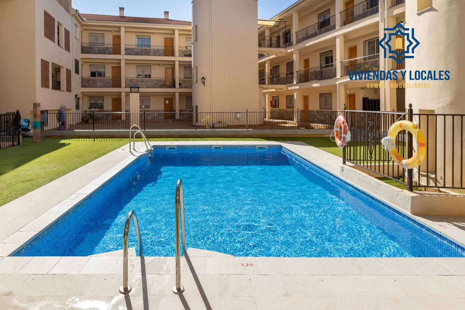 Piscina de Apartament en venda en Churriana de la Vega amb Aire condicionat, Calefacció i Jardí privat