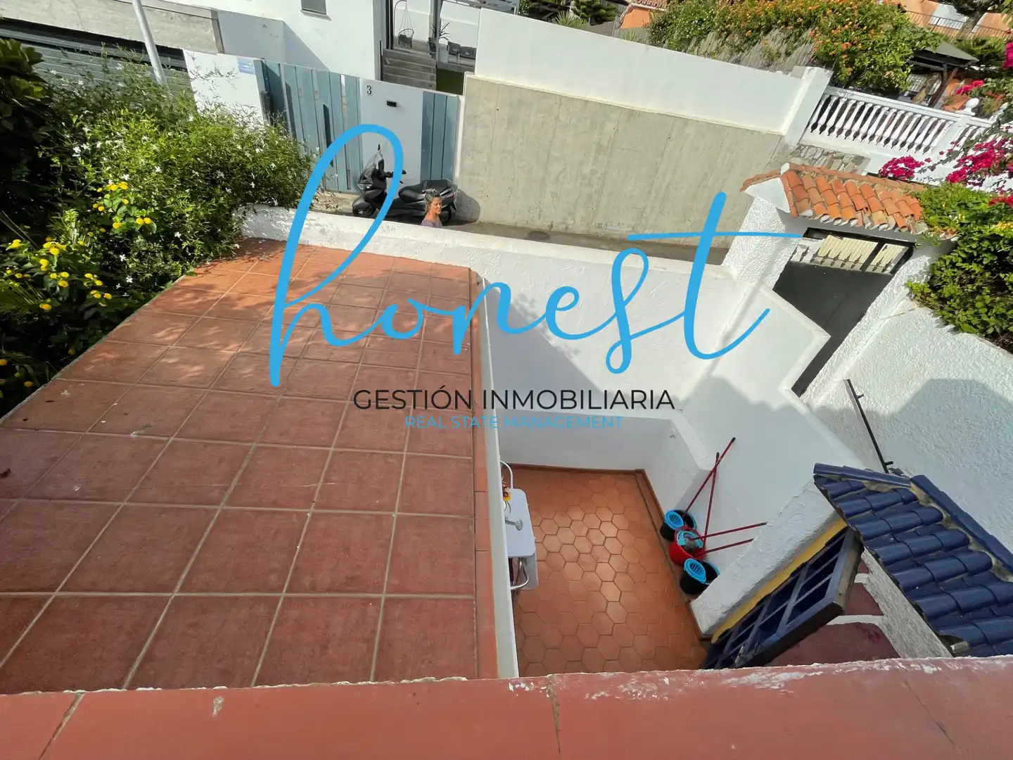 Vista exterior de Casa adosada en venda en Torremolinos amb Aire condicionat, Terrassa i Moblat