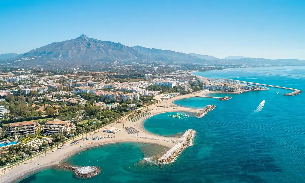 Exterior view of Ground floor for sale in Marbella  with Air Conditioner, Terrace and Storage room