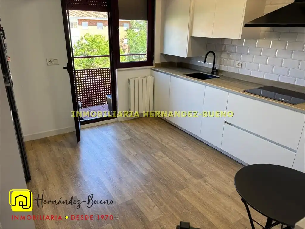 Cocina de Dúplex de alquiler en Salamanca con Calefacción, Terraza y Piscina