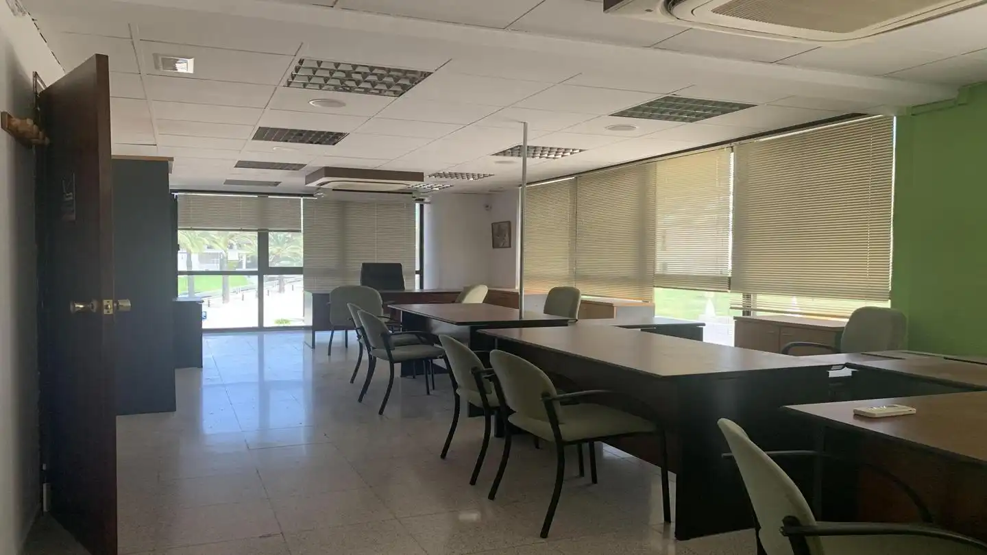 Büro zur Miete in Benidorm mit Klimaanlage und Möbliert
