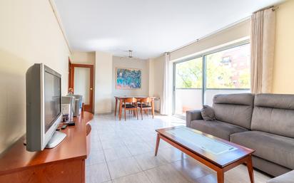 Living room of Flat for sale in Sabadell  with Terrace and Balcony