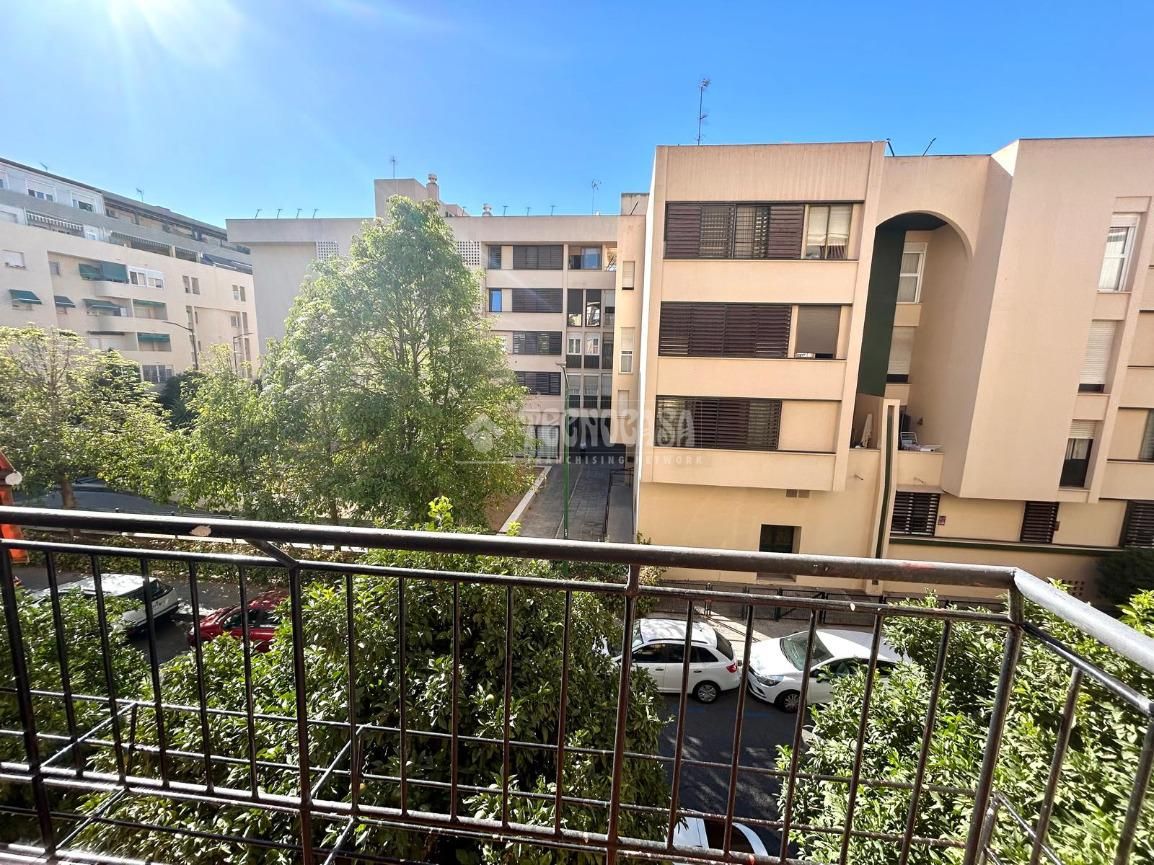 Exterior view of Flat for sale in  Sevilla Capital  with Air Conditioner, Heating and Balcony