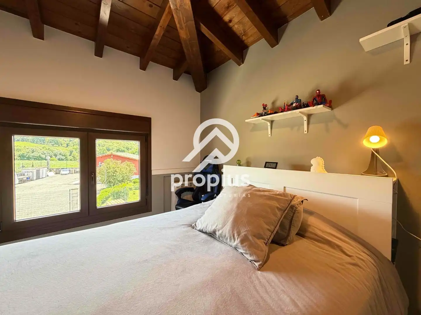 Dormitori de Casa o xalet en venda en Sariego amb Calefacció, Parquet i Traster