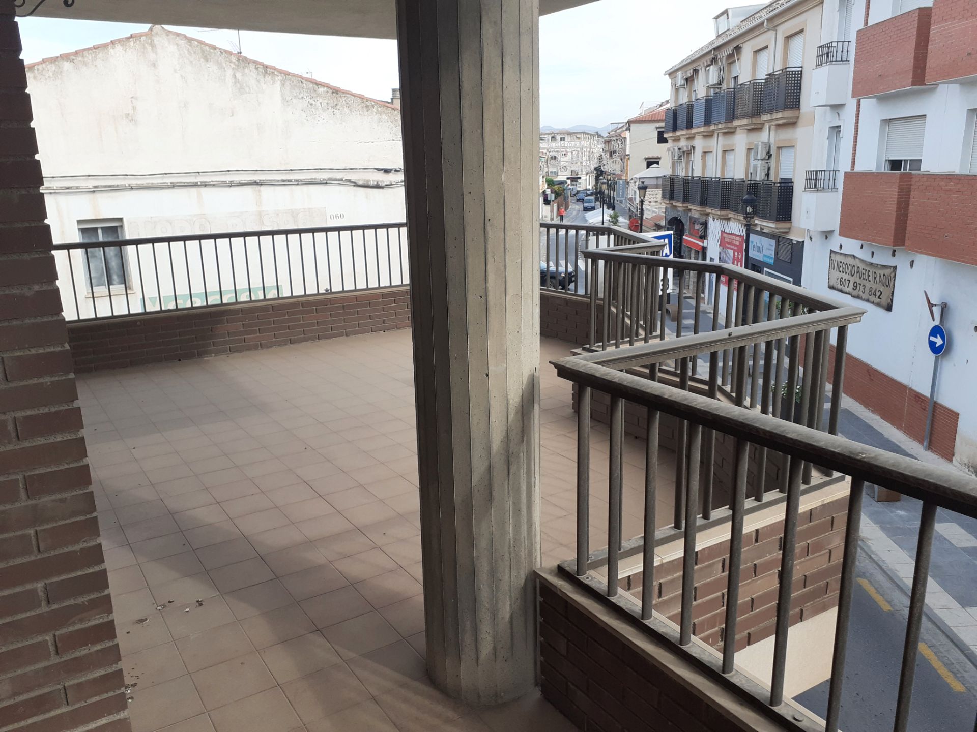 Vista exterior de Edifici en venda en Ogíjares